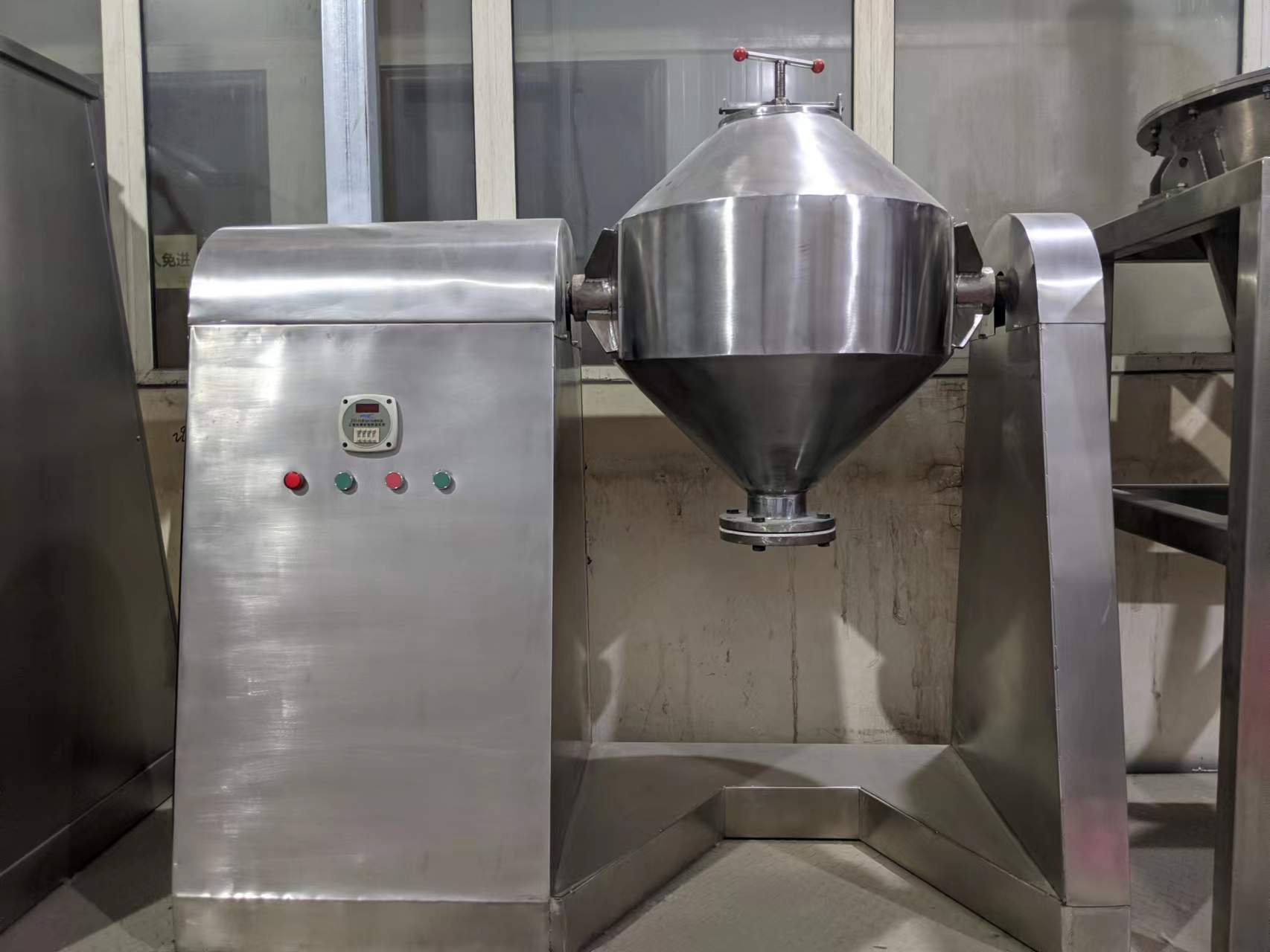 為何雙錐型混料機的排出來物料會出現異常