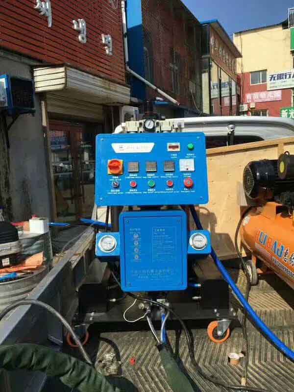 湖南聚氨酯噴涂機(jī)(圖1) 聚氨酯噴涂機(jī)用于冷庫噴涂施工